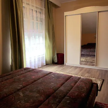 בית הארחה Leander Vendeghaz 3*