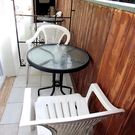 Leander Vendeghaz בית הארחה 3*