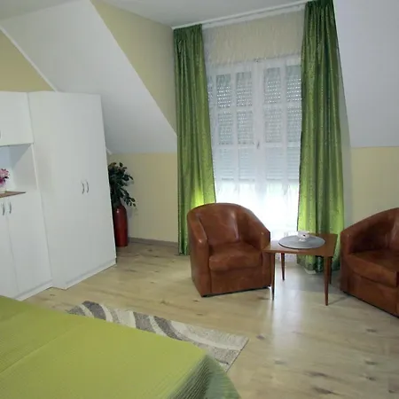 Leander Vendeghaz 3* Денешдиаш