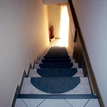 Leander Vendeghaz 3* Денешдиаш