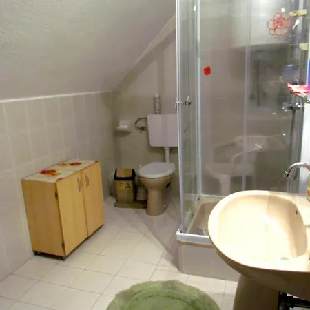 Leander Vendeghaz 3* גיינסדיאס