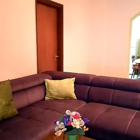 Leander Vendeghaz בית הארחה