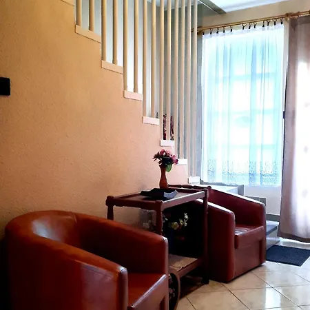 Leander Vendeghaz בית הארחה 3*