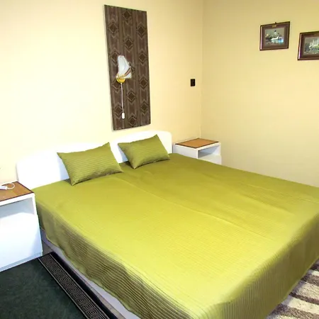 Leander Vendeghaz Гостевой дом Денешдиаш