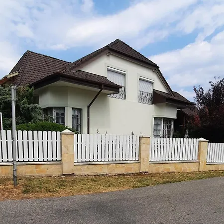 Leander Vendeghaz בית הארחה