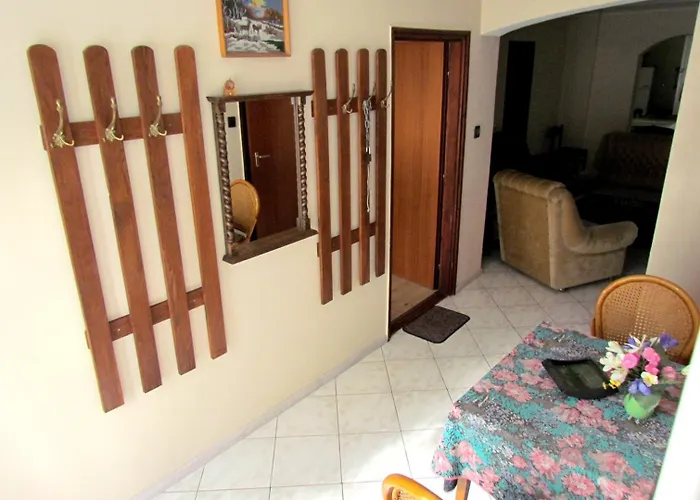 Leander Vendeghaz 3*