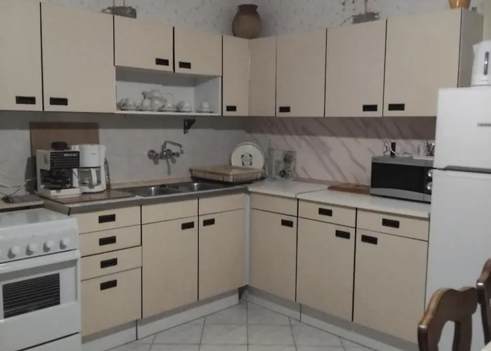 Leander Vendeghaz Gyenesdiás